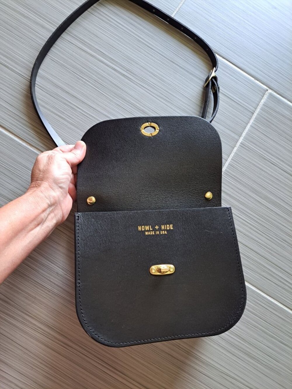 Howl + Hide Alice Crossbody Bag 2-In-1 Full Grain Leather Brass Black 8"x6"x3" - Picture 9 of 16